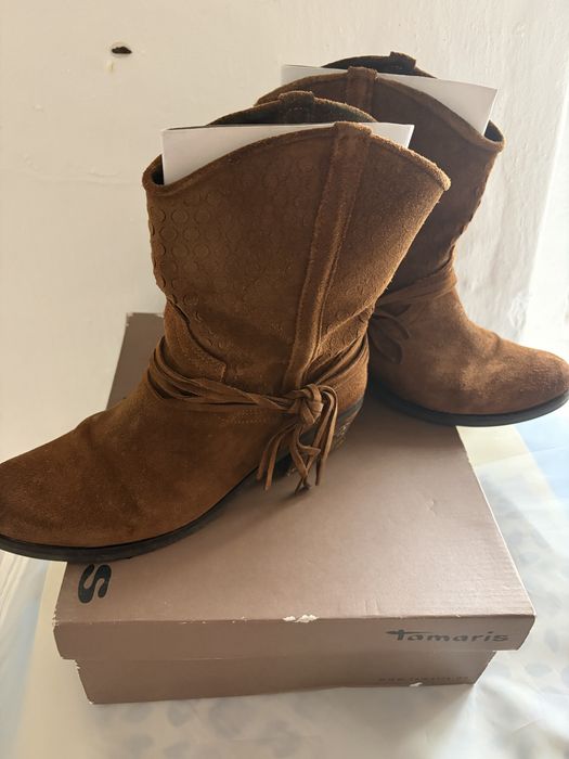 Botas castanhas camurça