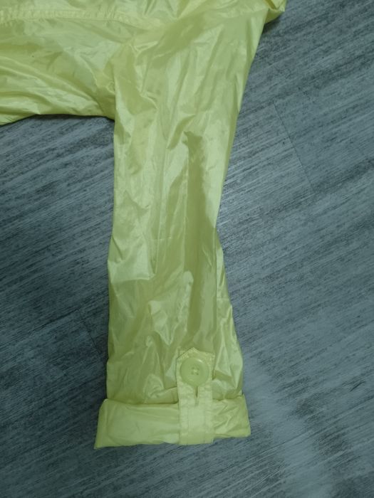 Sprzedam plaszczyk damski przeciwdeszczowy rozmiar L