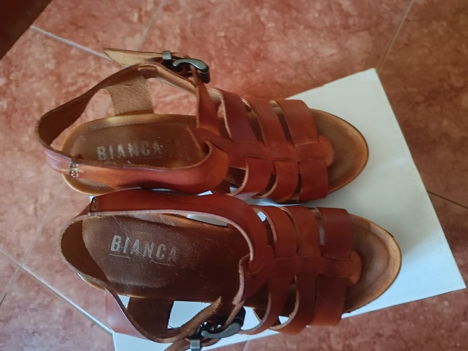 Sandálias como novas