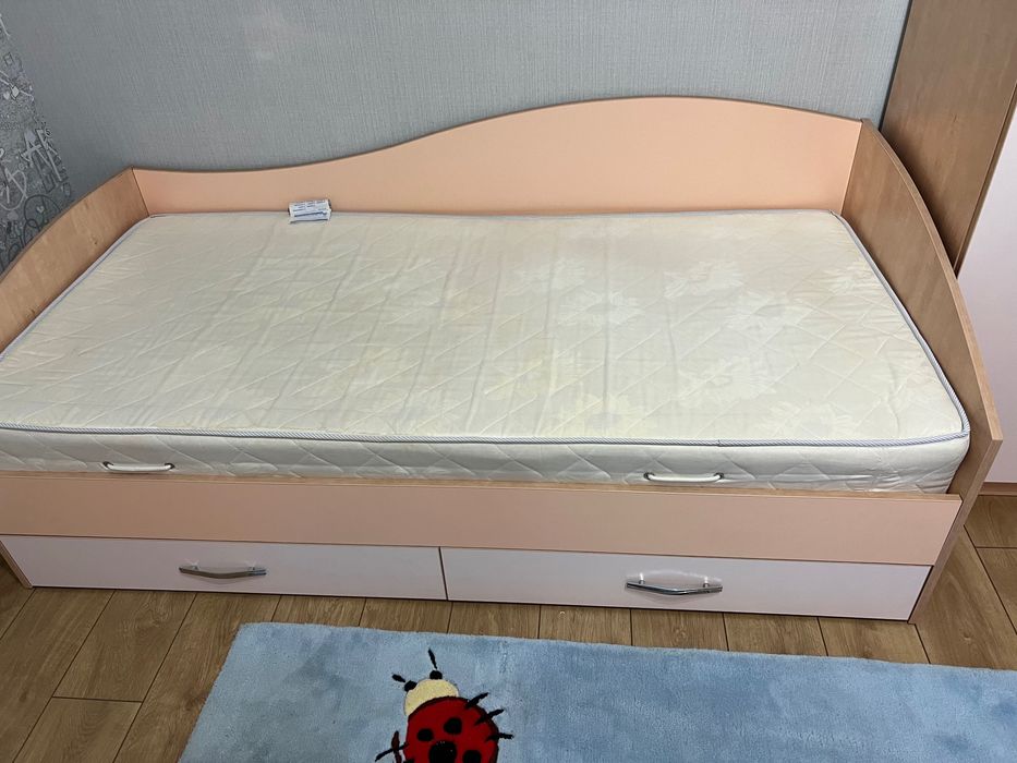 Односпальне ліжко з матрацом
