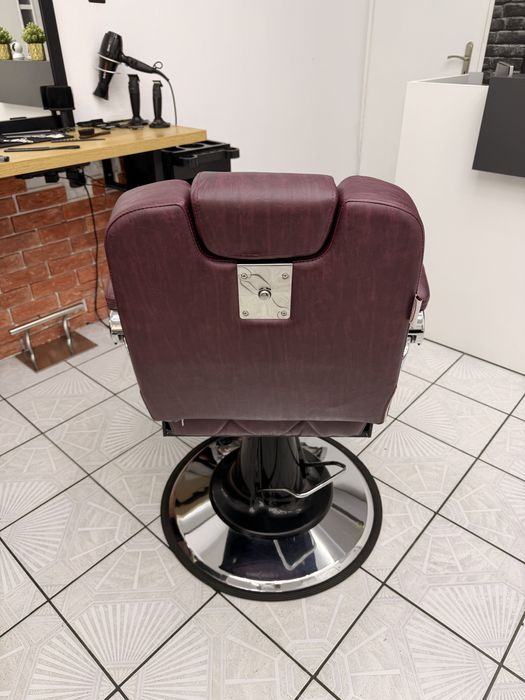Fotel barberski – używany, stan idealny