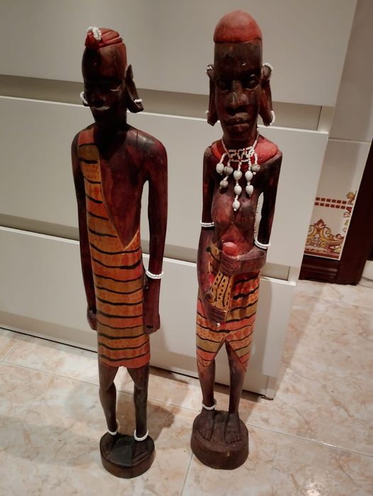 Esculturas em madeira feitas a mão como novas o preço é das duas