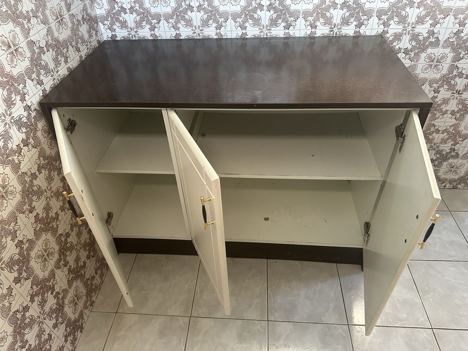 Móvel e vitrine para arrumação