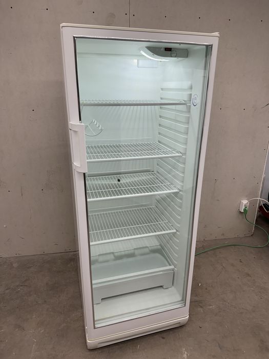 Witryna chlodnicza lodowka nabiał