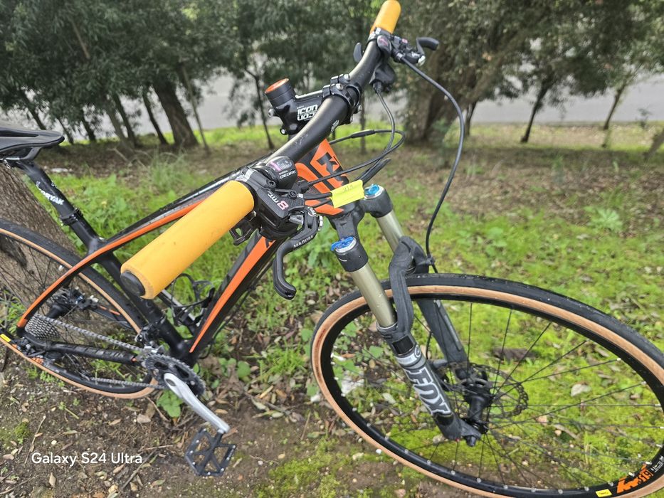 Ktm aera carbono com pneus 29 de estrada