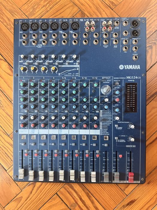 Mesa de mistura YAMAHA MG124CX