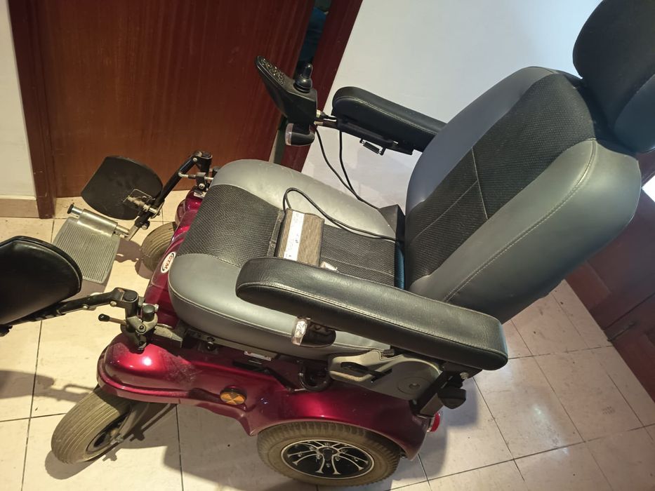 Cadeira de rodas elétrica