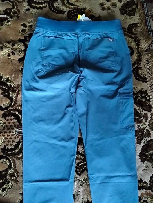 Брюки джоггери фірми FIGS