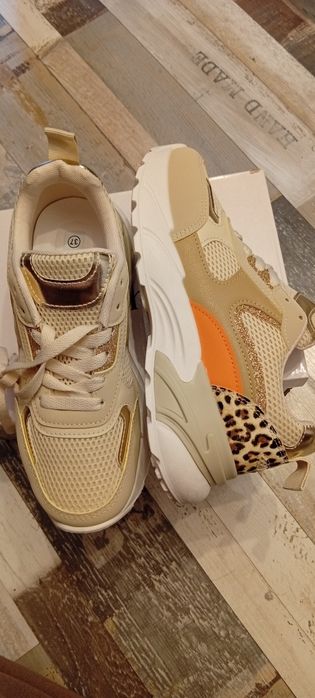Nowe sneakersy 37