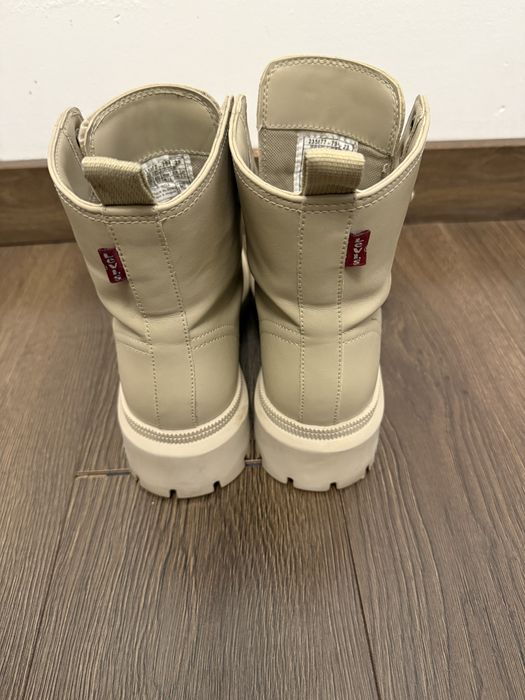 Стильні шкіряні черевики Levi’s — стан нових! 37.розмір