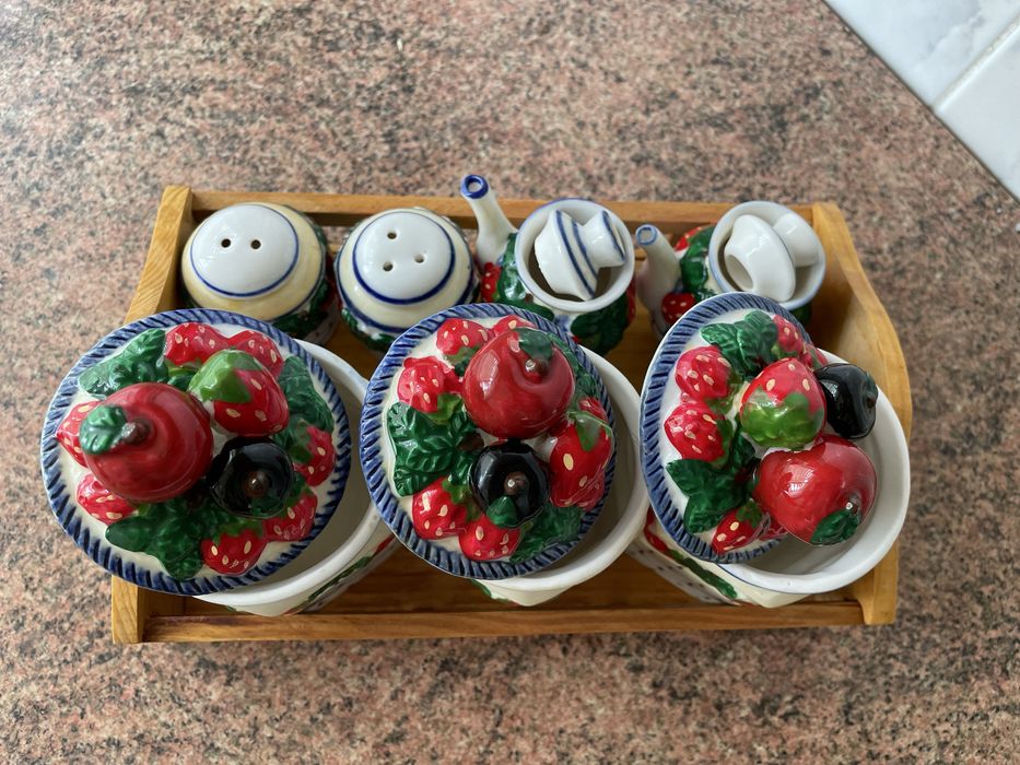 Набір керамічного посуду