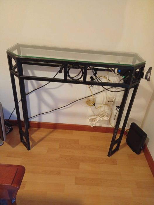 Consola em ferro preta linda,para desocupar peça única