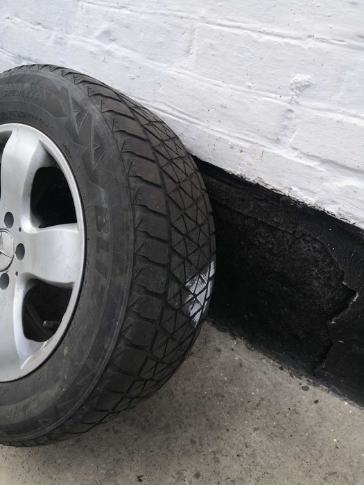 Продам диски та резину 235х60R16