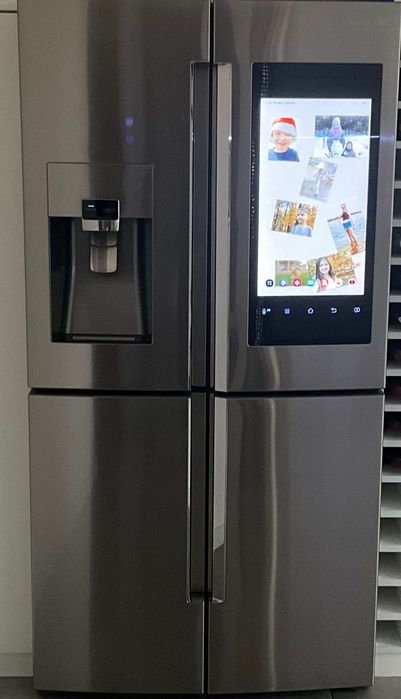 Lodówka Samsung z telewizorem model RF56M95405R