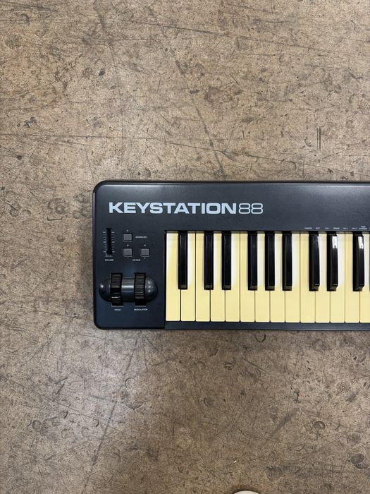 M-Audio Keystation 88 – Teclado MIDI + Oferta de suporte