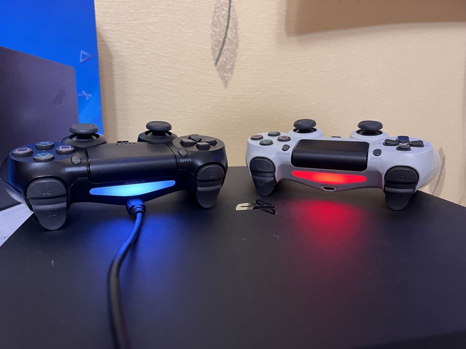 Ігрова консоль Sony Playstation 4 Pro 1TB + 2 геймпада
