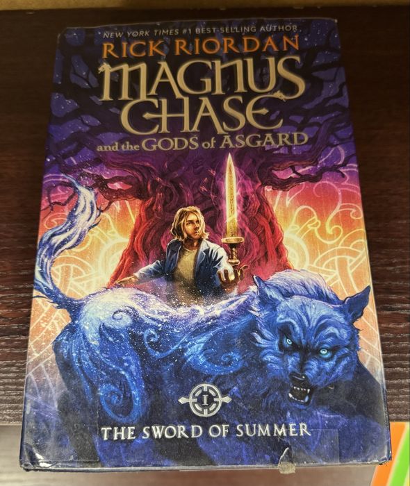 книга англійською "Меч Літа" The Sword of Summer Ріка Ріордана