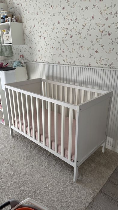 Berço IKEA SUNDVIK + colchão JÄTTETRÖTT 60 × 120
