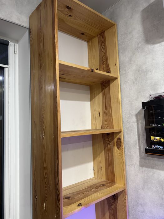 Дерев’яний стелаж з масиву сосни