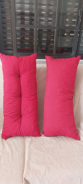 Vendo almofadas vermelhas como novas