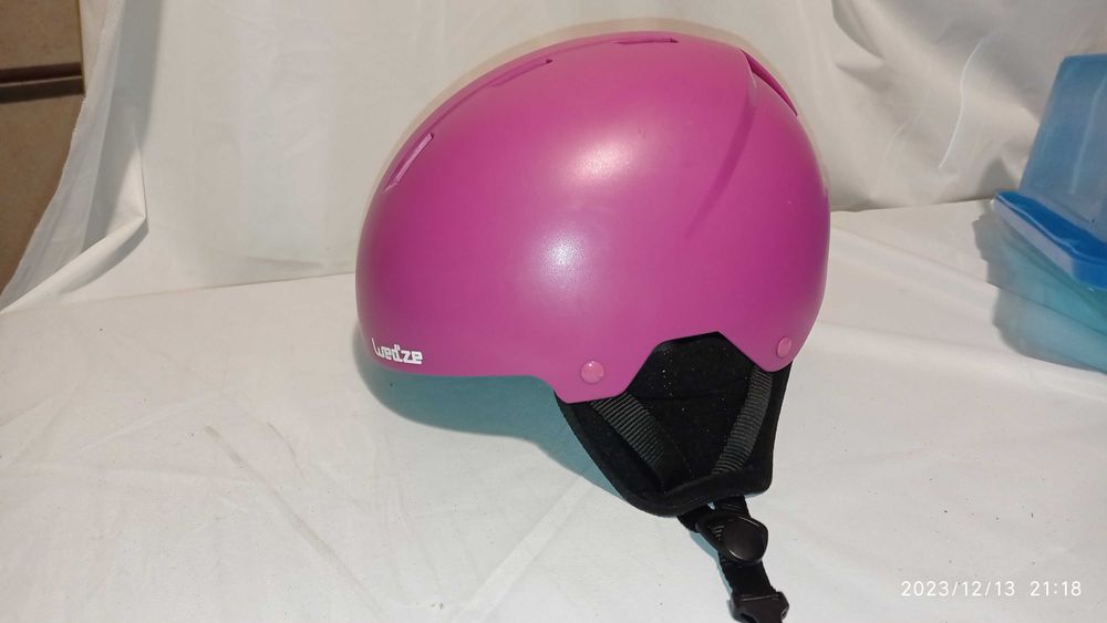 Kask narciarski Wedze rozmiar 53-56cm.