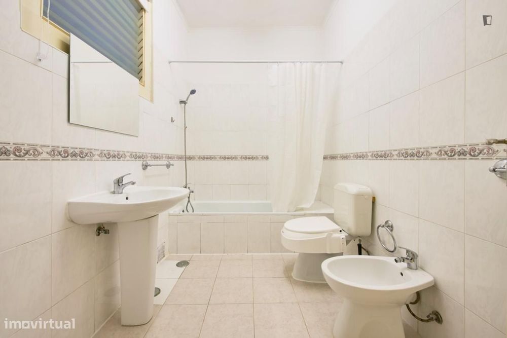 Quarto - localizado em São Bento Lisbon