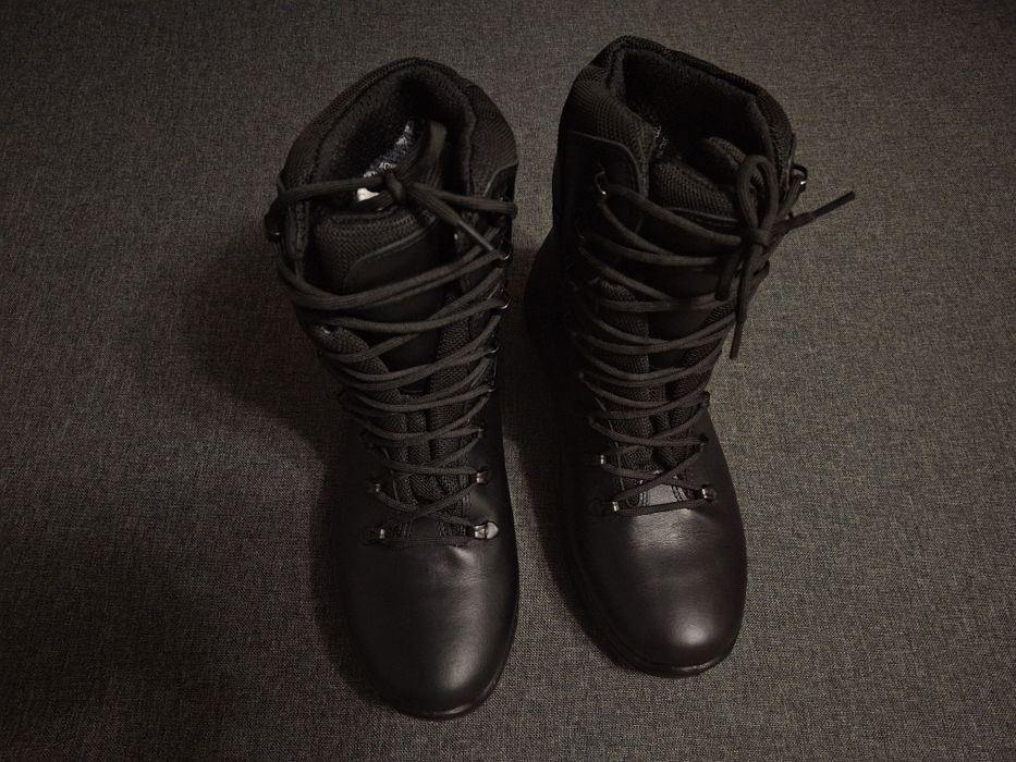 Черевики з високими берцями