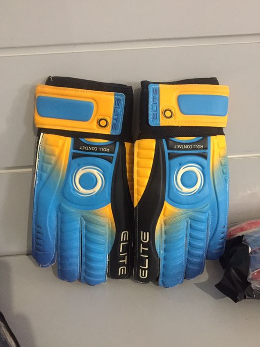 Вратарские футбольные перчатки Воротарські рукавиці 6,7,8,9