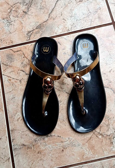 Japonki czarno-złote z czaszką rozm. 40