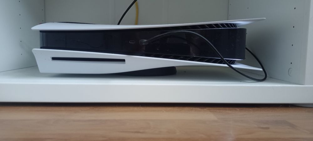 PlayStation 5 FAT z czytnikiem dysków fizycznych
