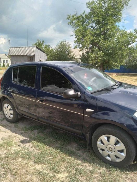 Dacia Sandero 2011 року