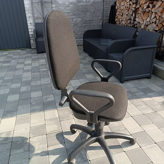 Комп'ютерне крісло