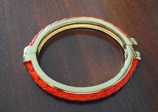 Pulseiras cabedal e metal