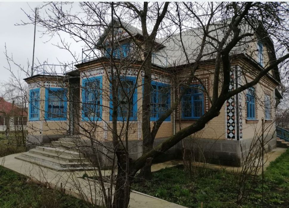 Продаж будинку на два входи