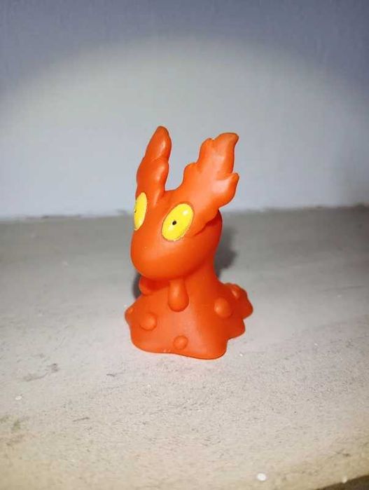 Pokémon finger puppet / brinquedo / figura pokémon Slugma da bandai