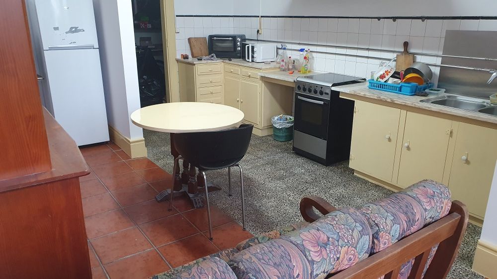 Alugo quarto em t 2
