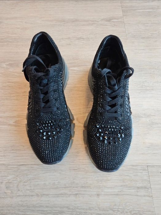 Ténis pretos com brilhantes 39