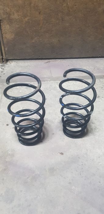 Продам задні пружини camry 40