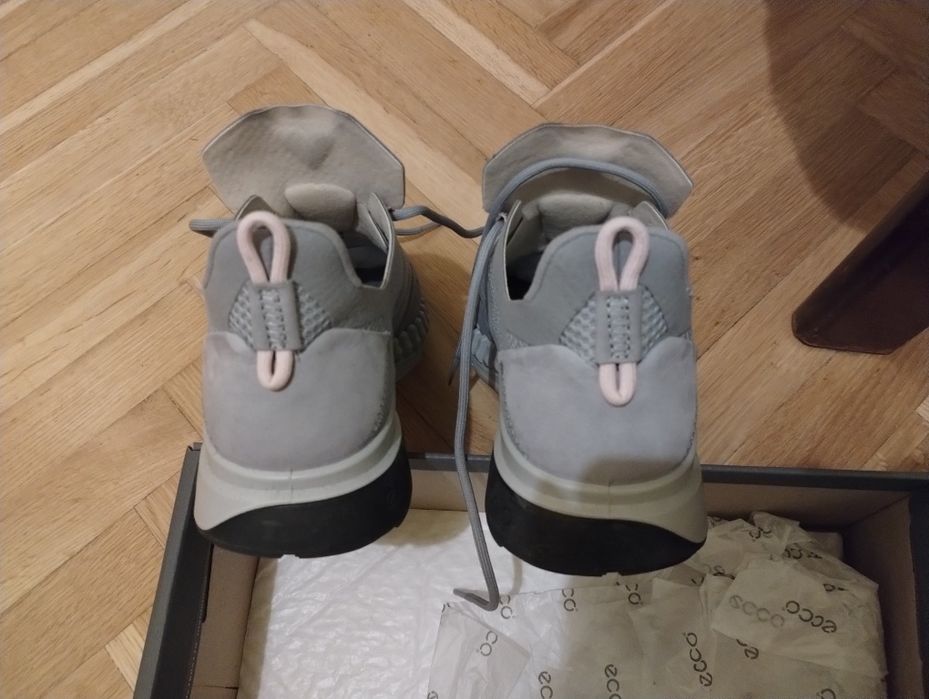 Ecco Zipflex w kolorze szarym dla kobiet r36.5