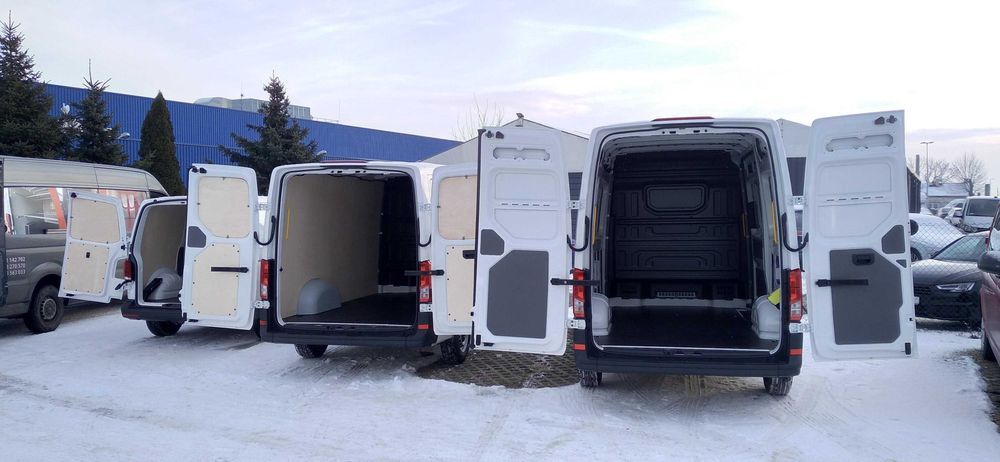 Zabudowa busa auta samochodu dostawczego VW Crafter L3H2 sklejka