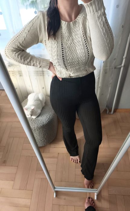 Beżowy sweter Stradivarius r.S