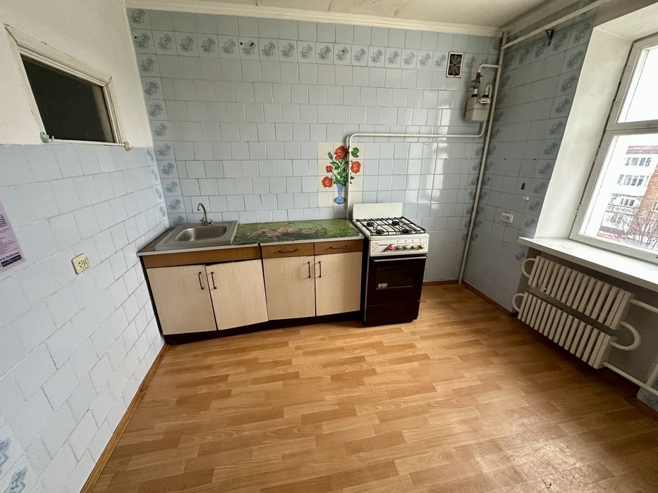 Продам  трикімнатну квартиру.