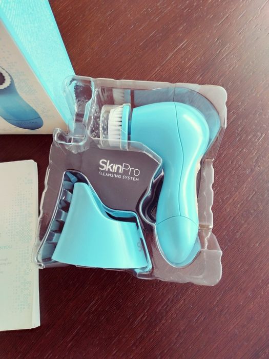 Máquina de Limpeza de pele  SkinPro  de 2 velocidades, nova.