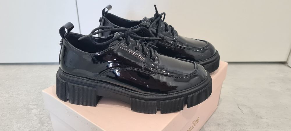 mokasyny lakierowane r. 33