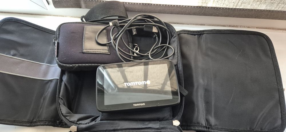 Tom Tom GO 520 GPS-навігатор | Wi-Fi | Bluetooth  Затори  Камери