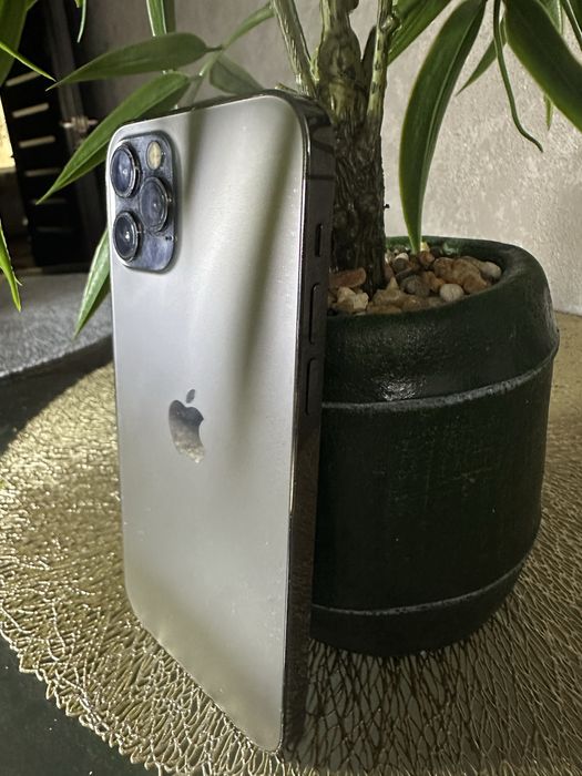 Продам Iphone 12 pro