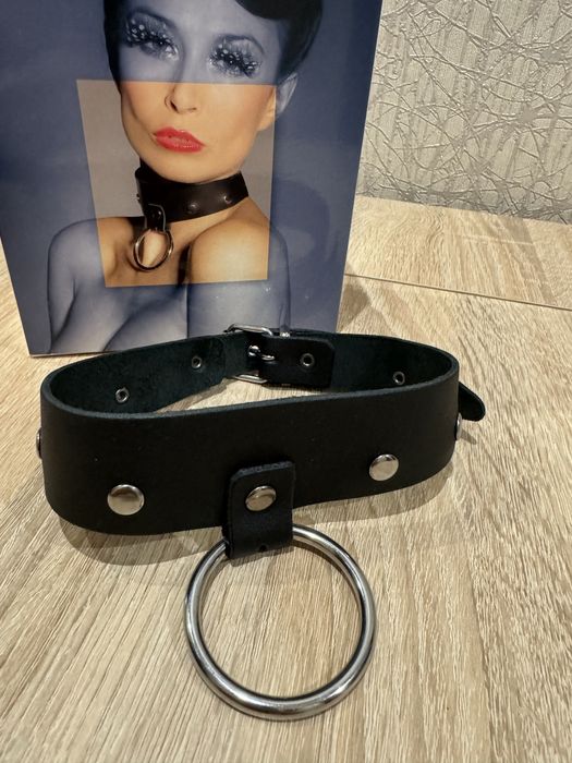 Прикраса жіноча на шию