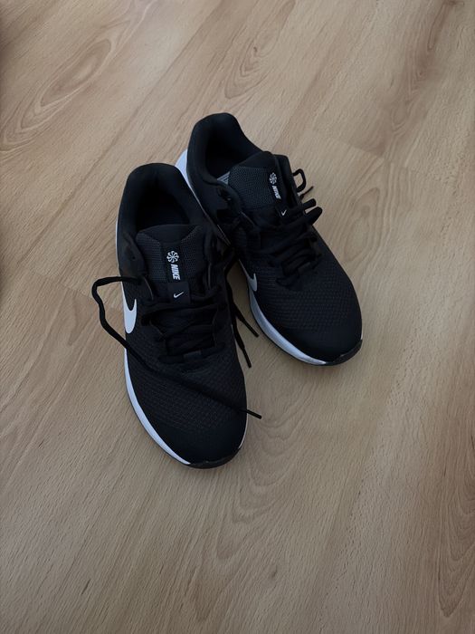 Tenis nike novos