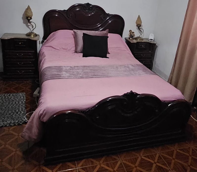Mobília de quarto completa em mogno