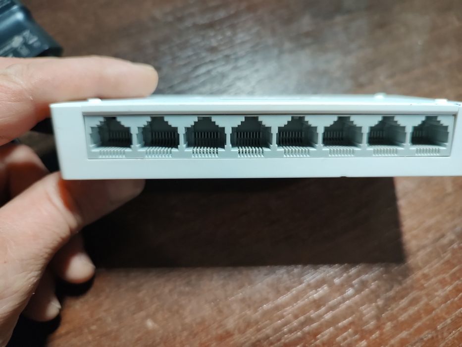 Комутатор Dahua DH-PFS3008-8ET-L 8-портовий некерований.Б/У